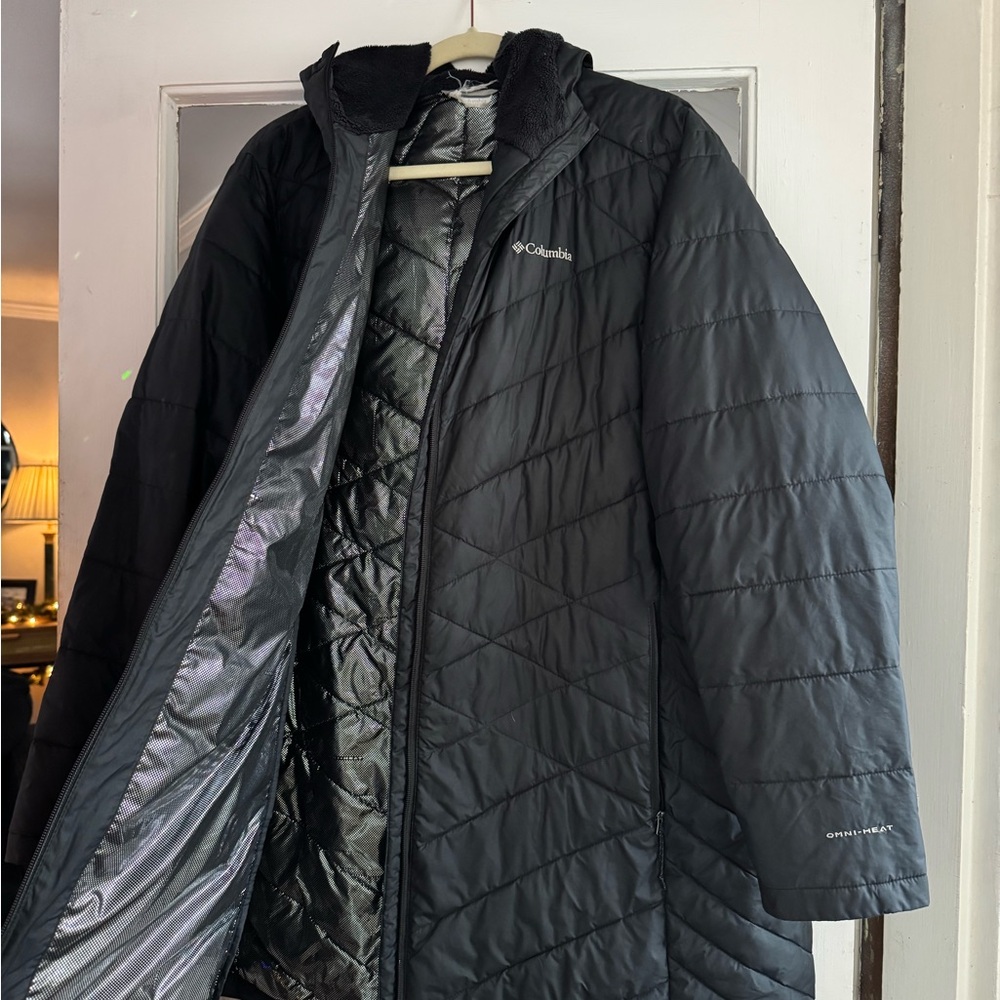 Columbia Women's Black Puffer Jacket - Picture 2 of 2